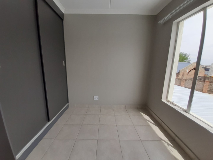 To Let  Bedroom Property for Rent in Van Der Hoff Park North West